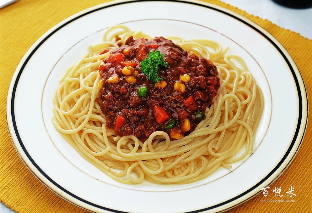 意大利面需要泡嗎？意面的面醬是直接淋在上面還是采用拌面的形式呢？